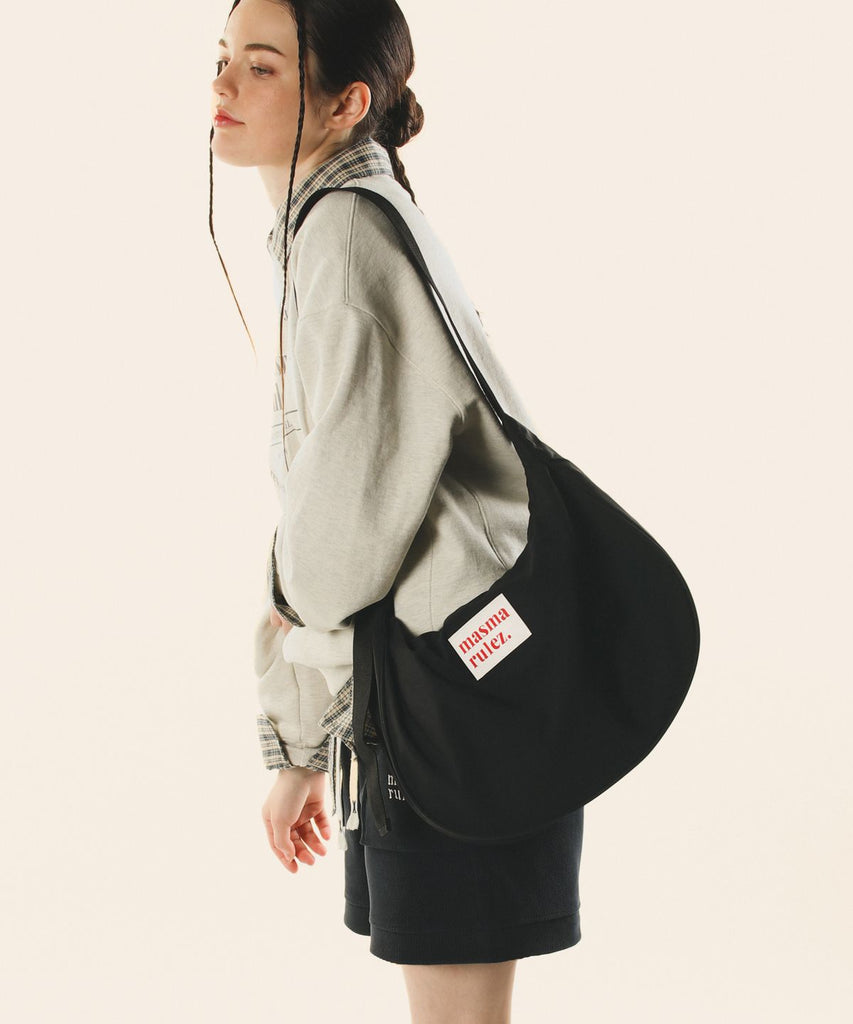 マスマルルス(MASMARULEZ) HALFMOON CROSS BAG_BLACK の特徴と選び方ガイド