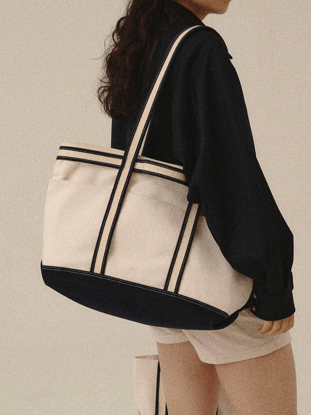 ノイエ(NEUE)キャンバストートバッグ|ネイビー(女)を選ぶポイントとお手入れガイド