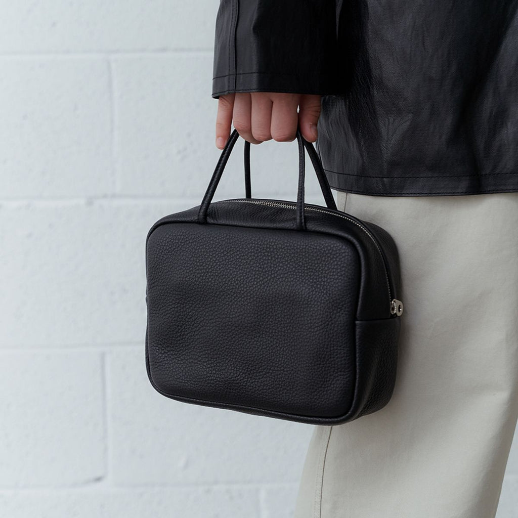 ユーラゴー(URAGO)SQUARE TOP HANDLE BAG の特徴と選び方ガイド