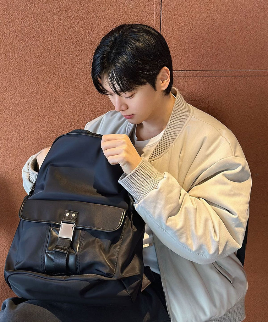 メゾンミネード(MAISON MINED) BUCKLE STRAP HOBO BACKPACK:特徴と選び方ガイド