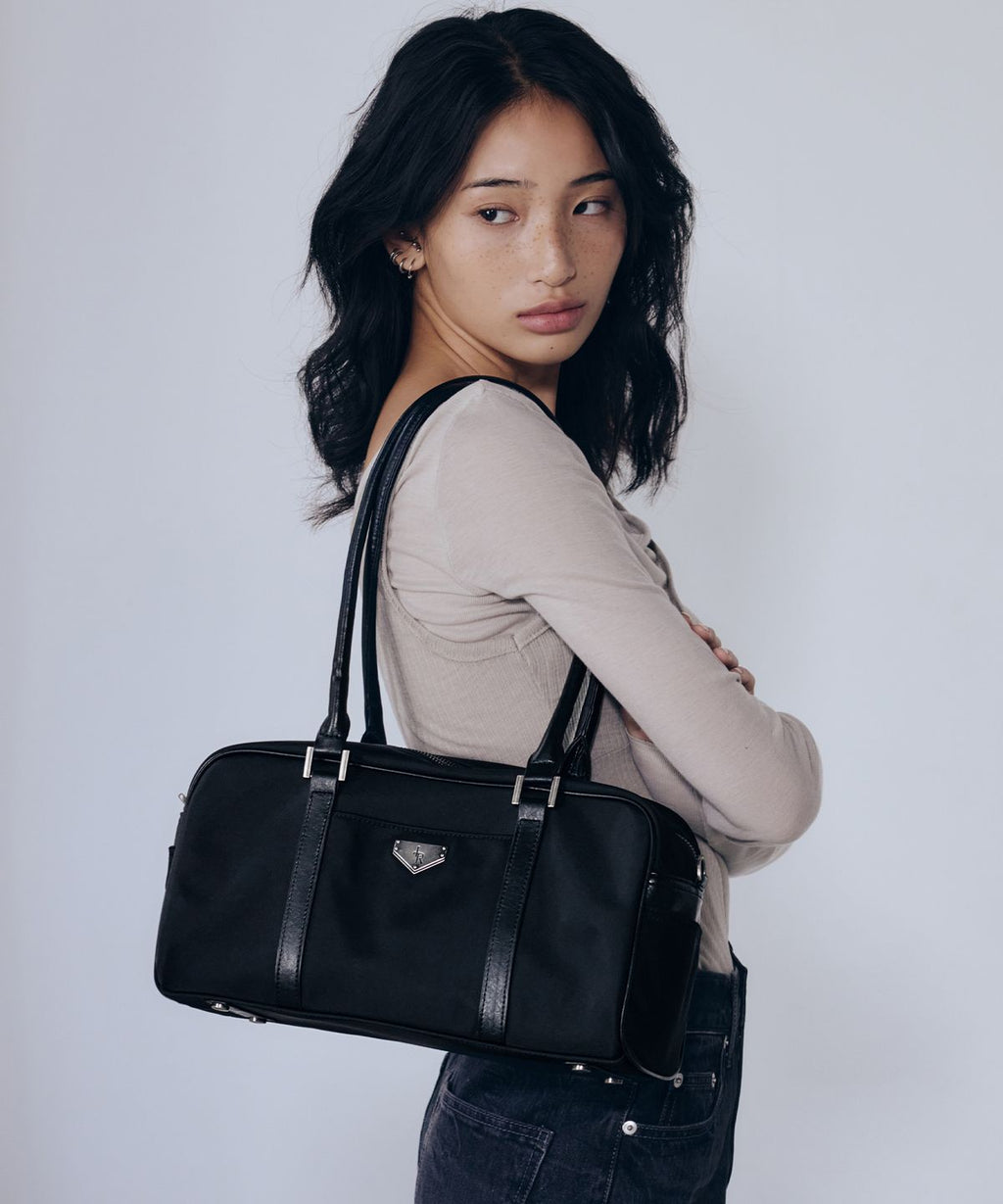 レザー リー ボストンナイロンショルダーバッグ black|特徴と選び方ガイド