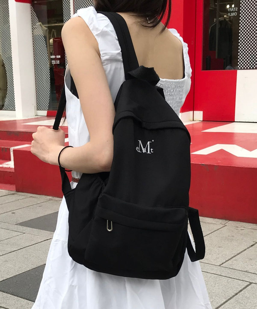 MUCENT ドンダ シグネチャーロゴ刺繍ミニバックパックの特徴と選び方ガイド