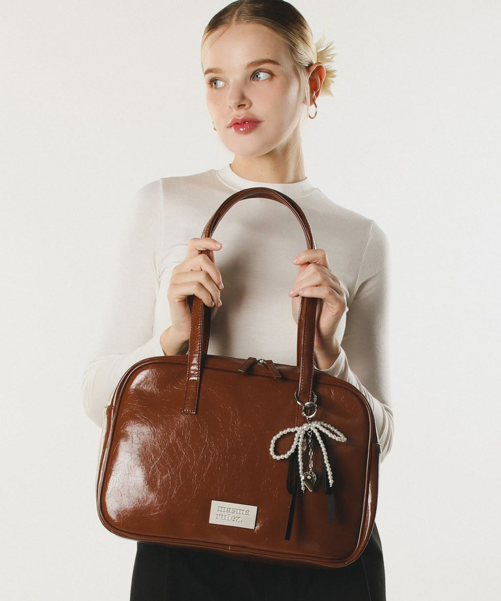 マスマルルス 304 LEATHER POUCH SHOULDER BAG(BROWN)—特徴と選び方ガイド